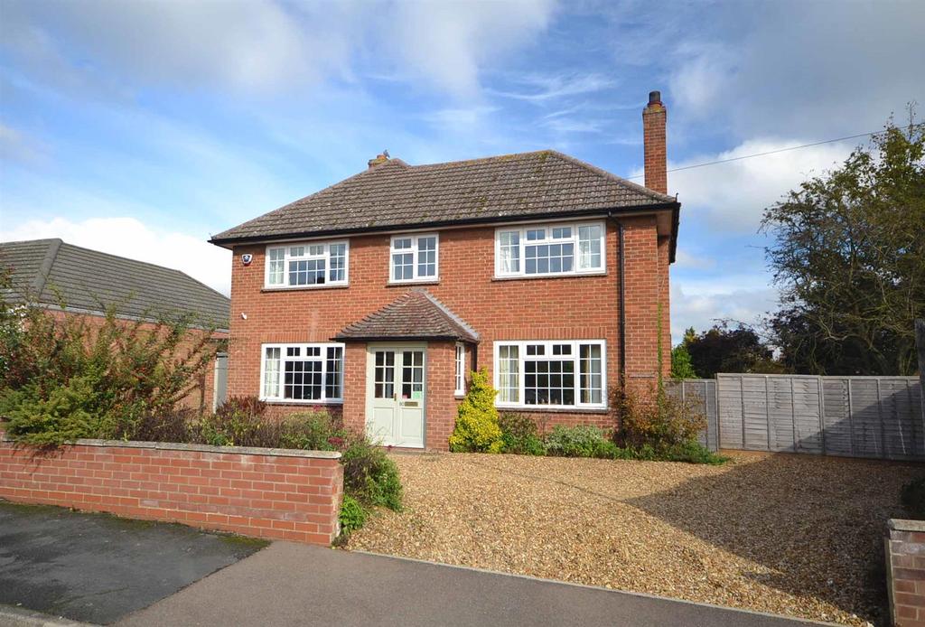 Queens Walk, Stamford 3 bed detached house £625,000