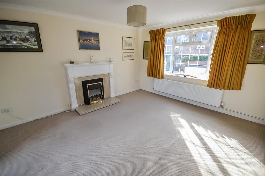 Queens Walk, Stamford 3 bed detached house £625,000