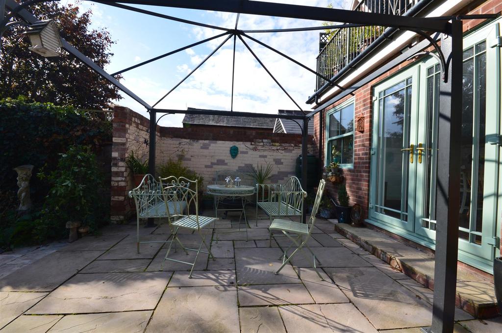 Patio Aylestone.JPG