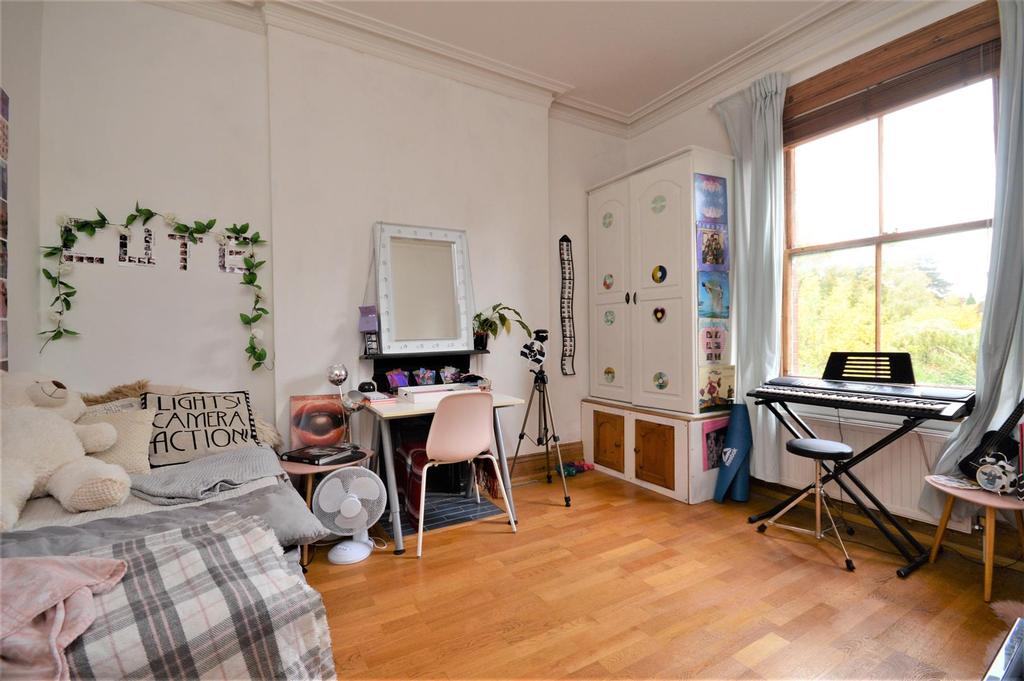 15 Bedroom 7 Aylsetone.JPG