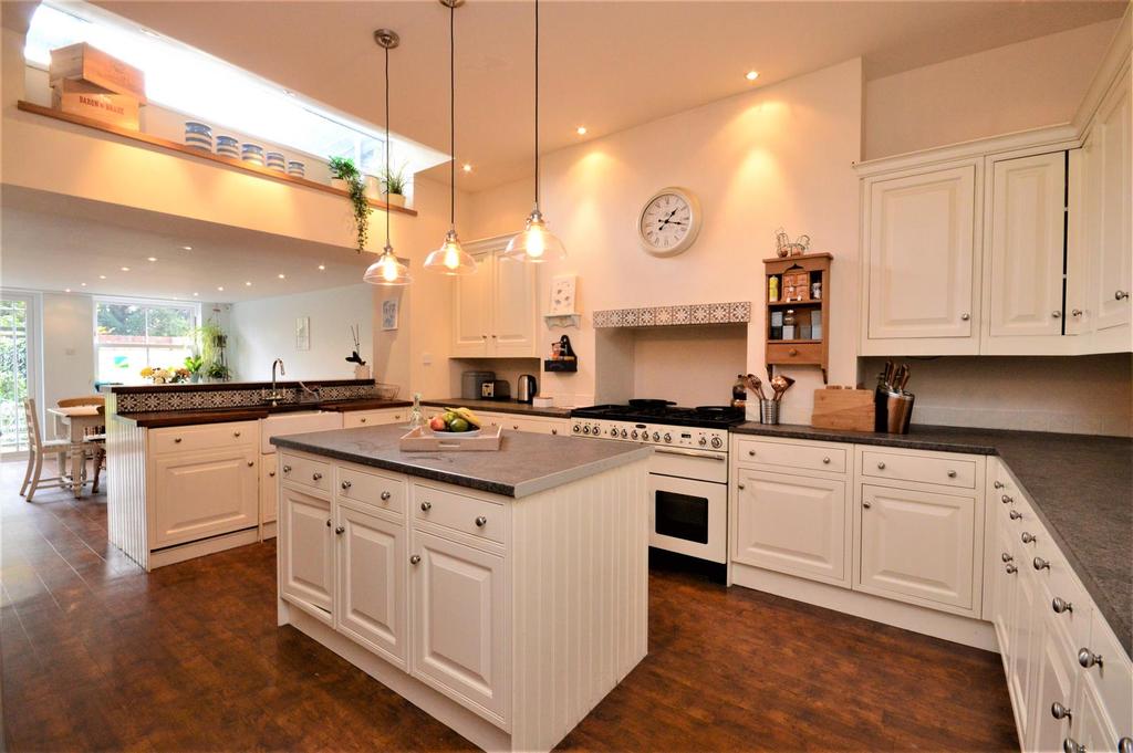 3 Kitchen Aylestone.JPG