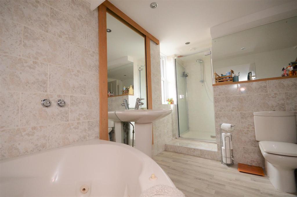 23 Bathroom 2 Aylestone.JPG