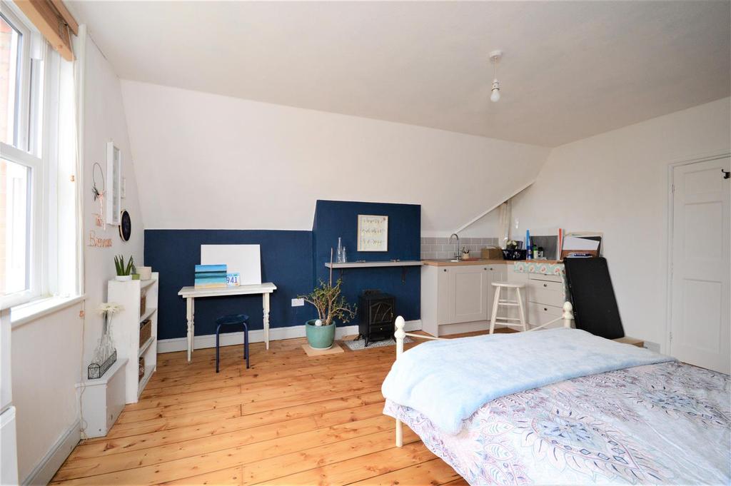 24 Bed 3 Aylestone.JPG