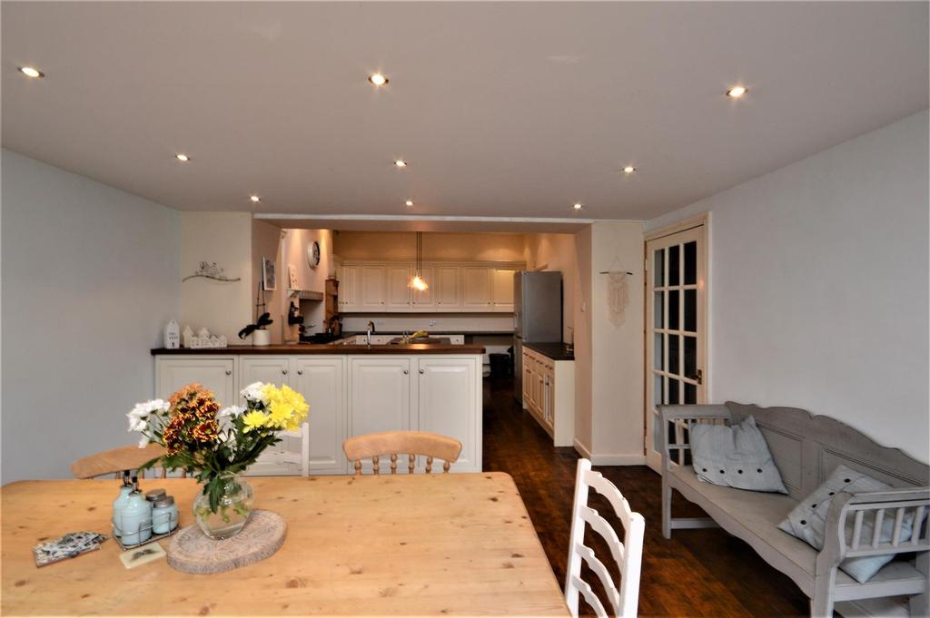 25 Dining 2 Kitchen Ayelstone.JPG