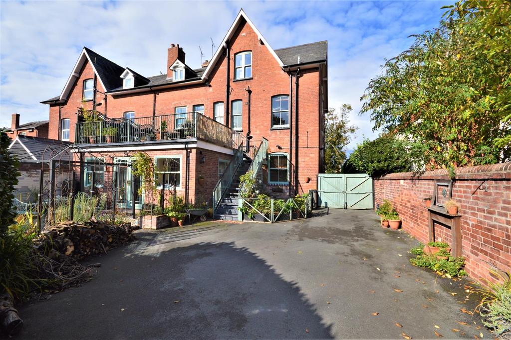 27 Rear Close Aylestone.JPG