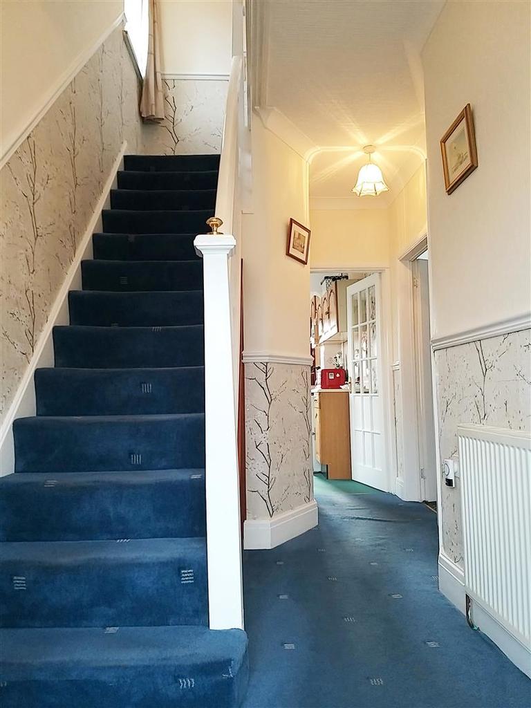 28 Chapman Road, Cleethorpes, N.E.... 3 bed townhouse £136,000