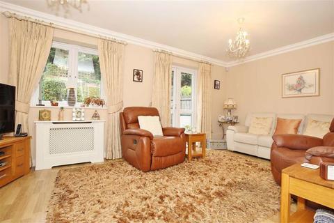 6 Brickmakers Meadows, Platt, Sevenoaks, TN15 8NQ