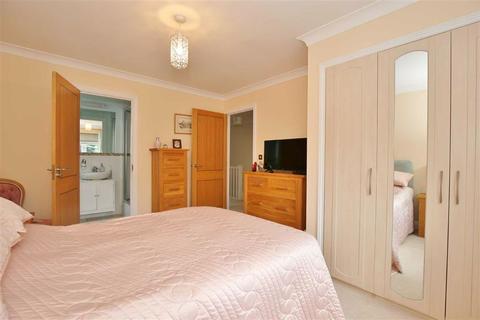 6 Brickmakers Meadows, Platt, Sevenoaks, TN15 8NQ