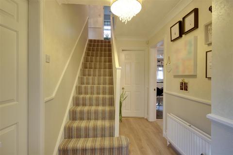 25 Oaklands Drive, Willerby, Hull, HU10 6BJ