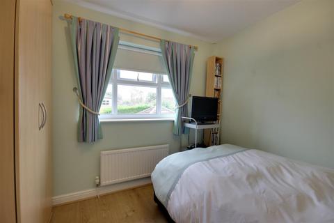 25 Oaklands Drive, Willerby, Hull, HU10 6BJ