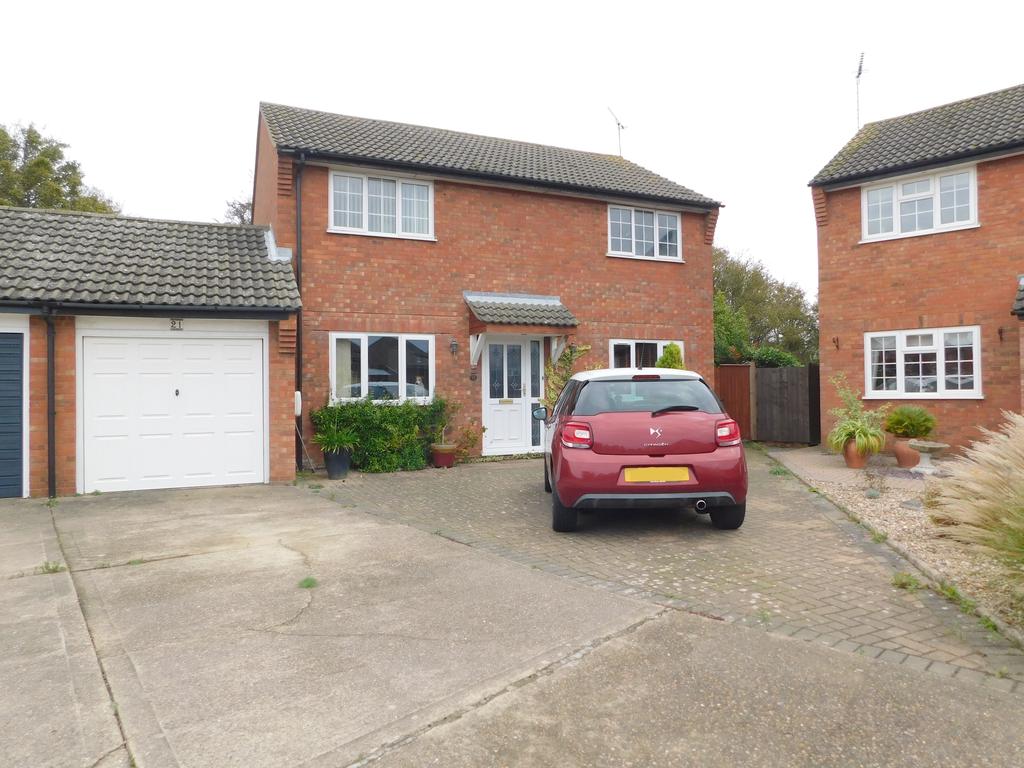 St Martins Green, Trimley St Martin IP11 4 bed link detached house £362,600