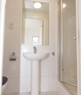 Studio to rent, Bride Street, Islington, London, N7