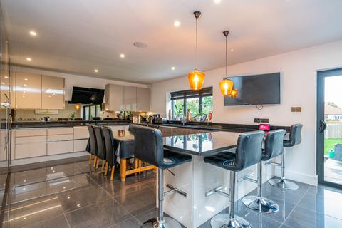 5 Gilbert Way, Berkhamsted, HP4 3JF