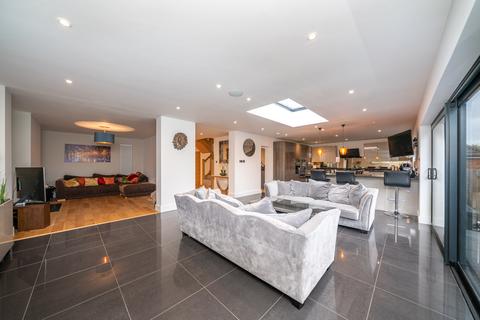5 Gilbert Way, Berkhamsted, HP4 3JF