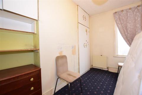 24 Linden Crescent, Folkestone, CT19 5RP