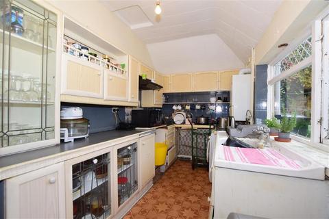 24 Linden Crescent, Folkestone, CT19 5RP
