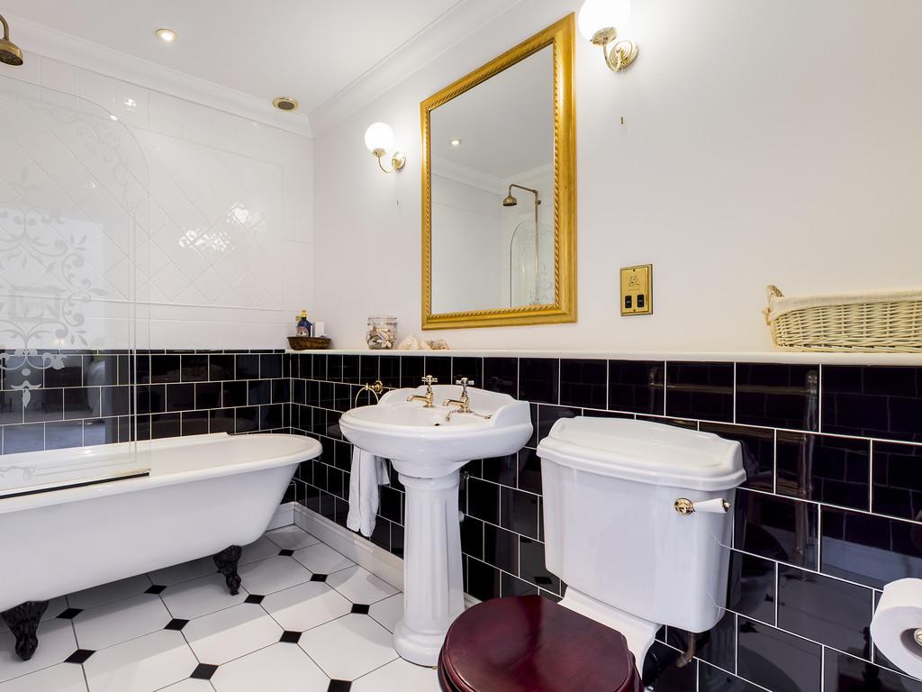 Master En-Suite