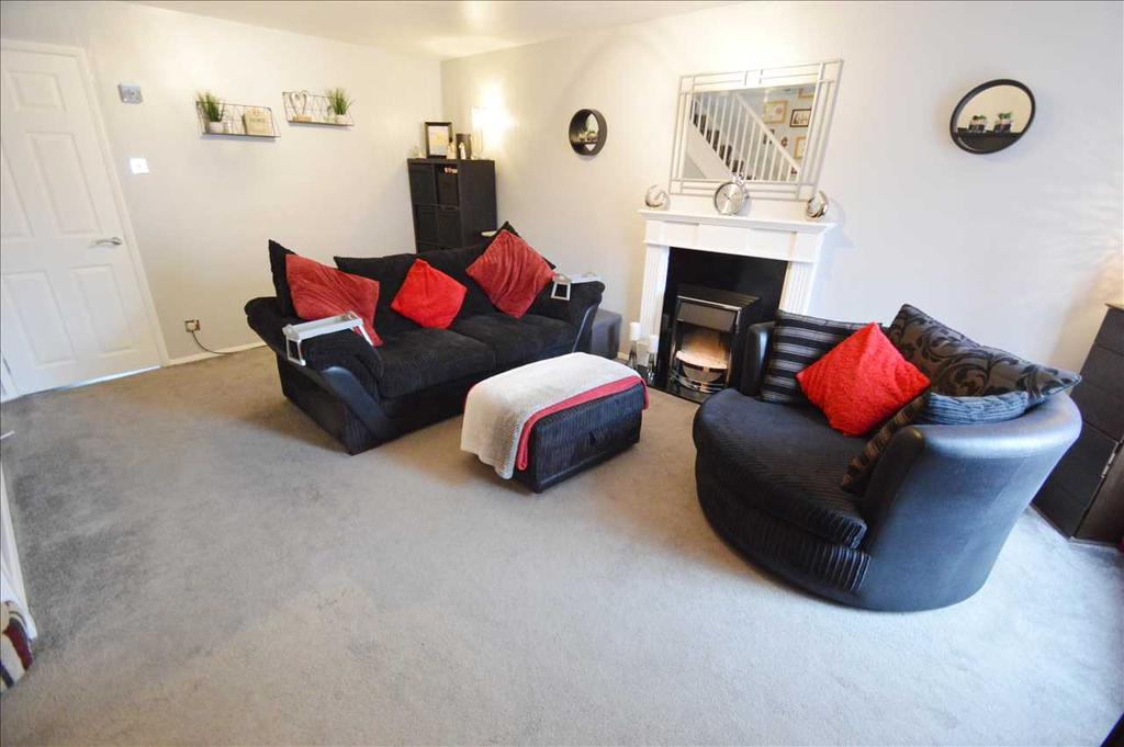 Murray Crescent, Newmains 3 bed detached house £139,995