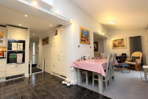 1 Dunnymans Road, Banstead, SM7 2AN