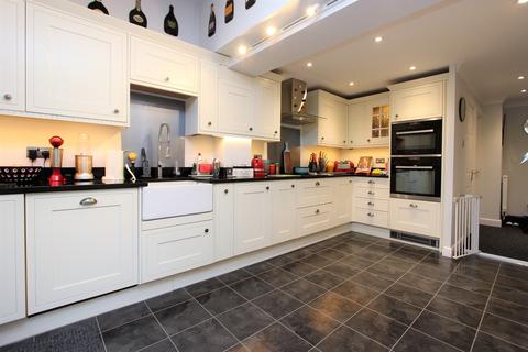 1 Dunnymans Road, Banstead, SM7 2AN