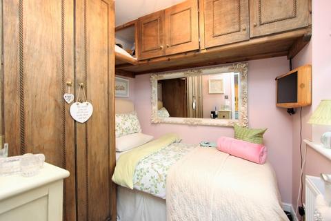 1 Dunnymans Road, Banstead, SM7 2AN