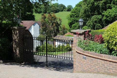 Kings Acre Forest Drive, Kingswood, Tadworth, KT20 6LP