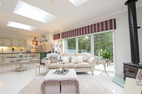 16 Ballantyne Drive, Kingswood, Tadworth, KT20 6EA