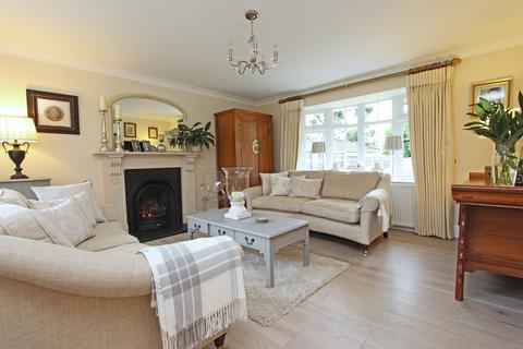 16 Ballantyne Drive, Kingswood, Tadworth, KT20 6EA