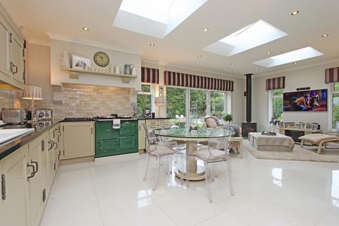 16 Ballantyne Drive, Kingswood, Tadworth, KT20 6EA