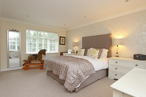 16 Ballantyne Drive, Kingswood, Tadworth, KT20 6EA