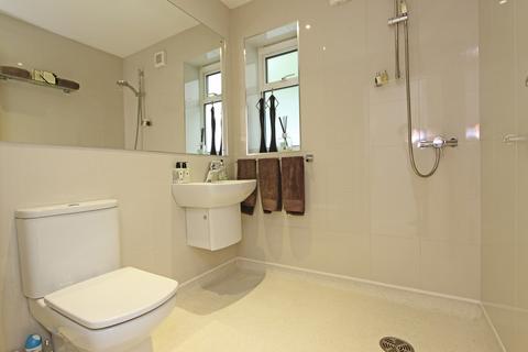 16 Ballantyne Drive, Kingswood, Tadworth, KT20 6EA