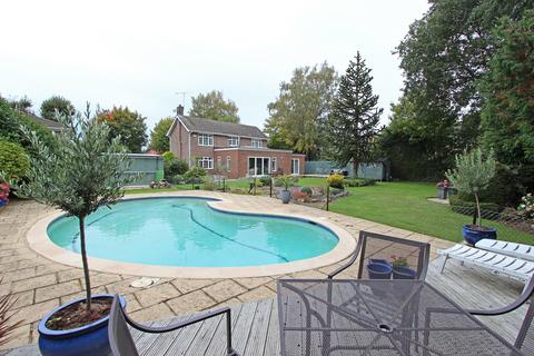 16 Ballantyne Drive, Kingswood, Tadworth, KT20 6EA