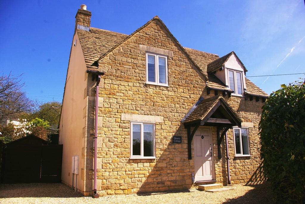 Middle Hill, Chalford Hill 2 bed detached house £295,000