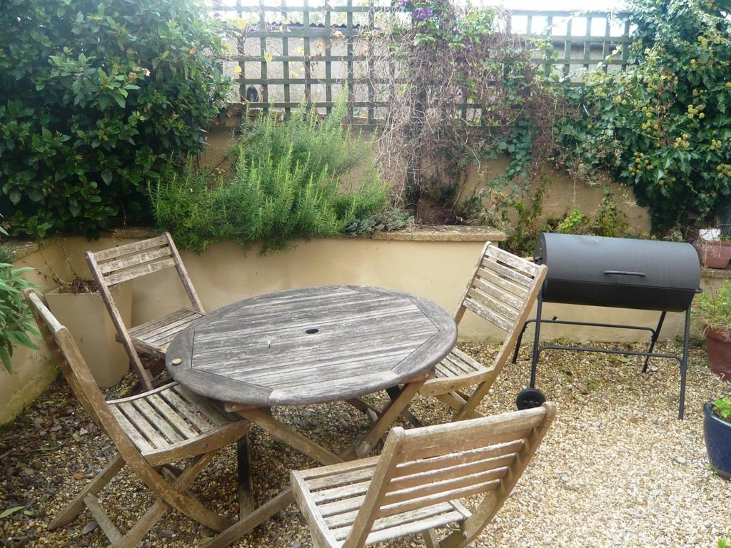 Middle Hill, Chalford Hill 2 bed detached house £295,000