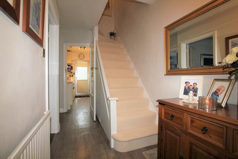 49 Riverside Drive, Mitcham, CR4 4BR