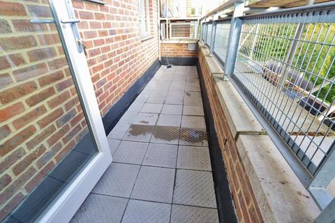 28 Raven Close, Romford, RM7 0FD