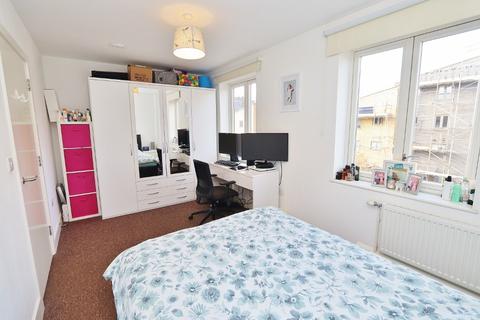 28 Raven Close, Romford, RM7 0FD