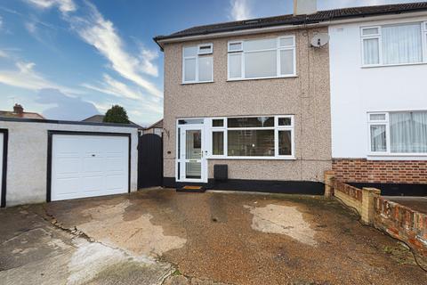 30 Ferndale Road, Romford, RM5 3ER