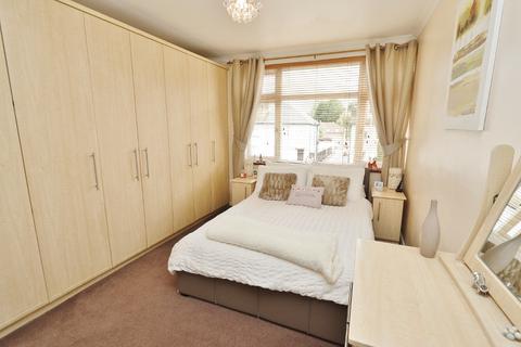 30 Ferndale Road, Romford, RM5 3ER