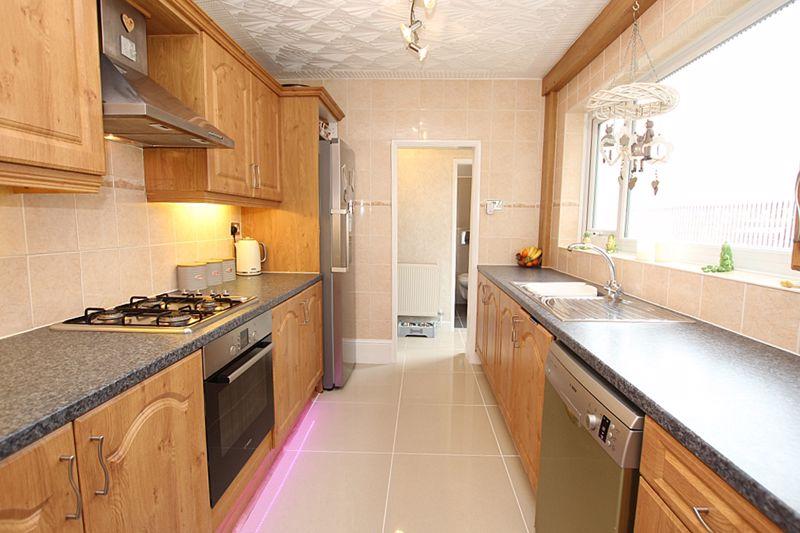 Kitchen photo 1