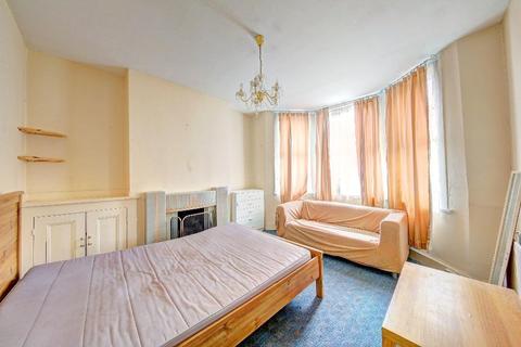 29 Coningsby Road, London, W5 4HP