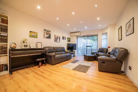 27 Woodlands Close, London, NW11 9QR
