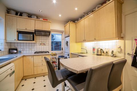 27 Woodlands Close, London, NW11 9QR