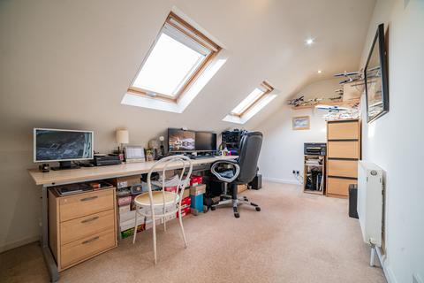 27 Woodlands Close, London, NW11 9QR