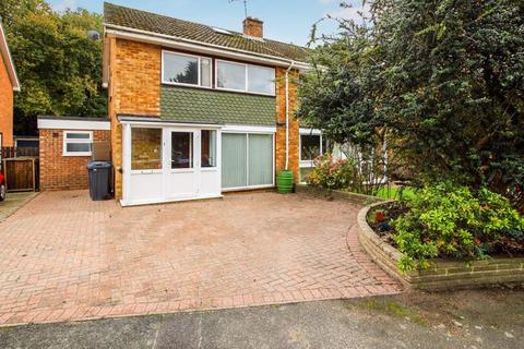 24 Old Fox Close, Caterham, CR3 5QU