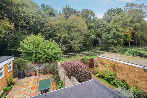 24 Old Fox Close, Caterham, CR3 5QU