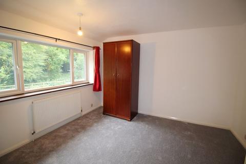 24 Old Fox Close, Caterham, CR3 5QU