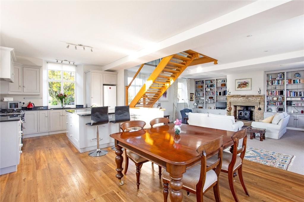 Kitchen/ Dining