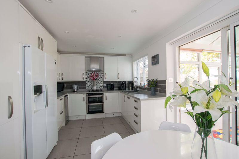 Rise, Uckfield 4 bed link detached house £425,000