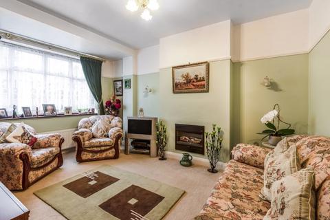 94 Caldbeck Avenue, Worcester Park, KT4 8BH